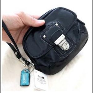 Coach Poppy Leather Push Lock Wristlet Black
